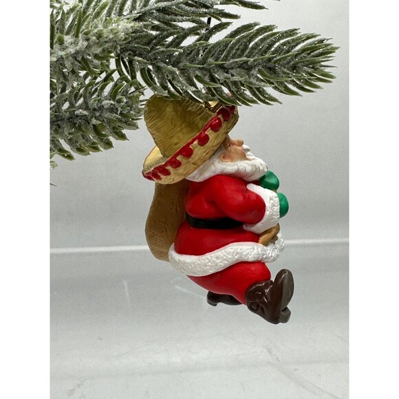 Hallmark 1999 Keepsake Ornament Feliz Navidad Santa Peppers Christmas QX6999 - Picture 3 of 10